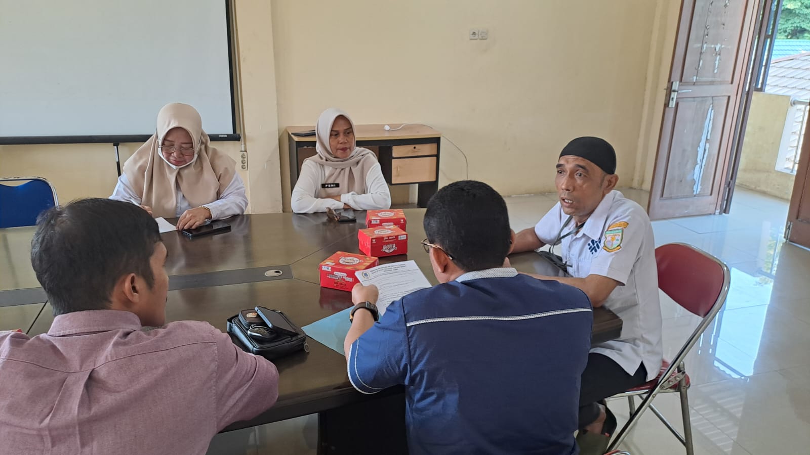 Konsultasi koordinasi terkait penyerapan tenaga kerja lokal di kota jambi