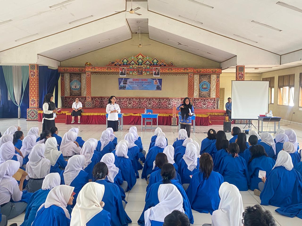 JF Pengantar Kerja Ahli Muda Berikan Materi Bimbingan Karir di SMK Yadika Jambi