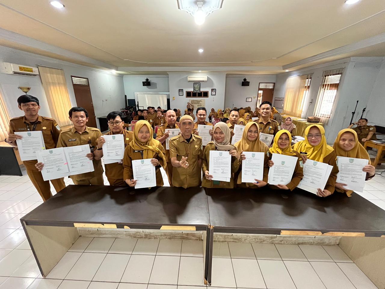 Dinas Tenaga Kerja Koperasi dan UKM Perkuat Komitmen Lewat Penandatanganan Perjanjian Kinerja