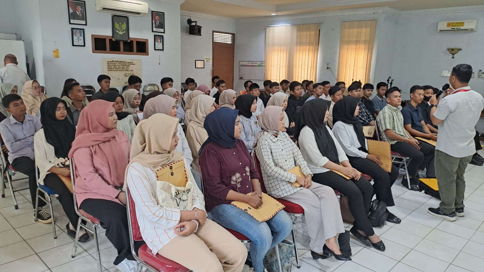 Disnakerkop UKM Kota Jambi Fasilitasi Walk Interview Alfamidi bagi Pencari Kerja