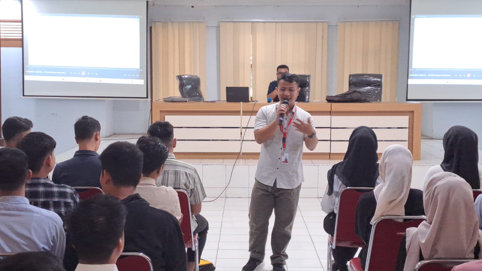 Disnakerkop UKM Kota Jambi Fasilitasi Walk Interview Alfamidi bagi Pencari Kerja
