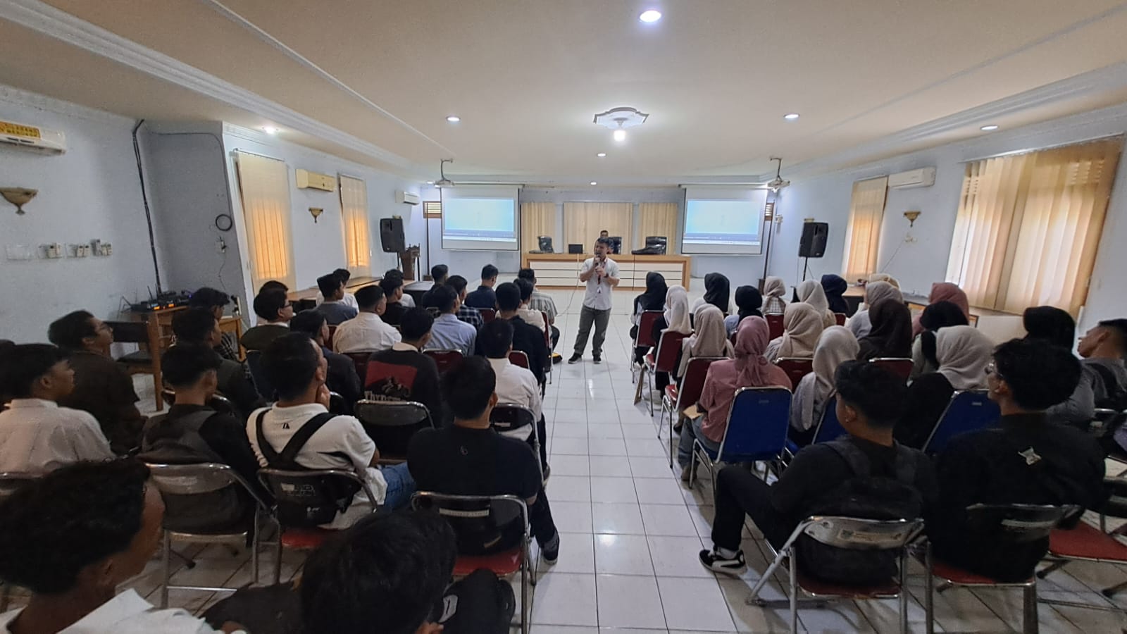 Disnakerkop UKM Kota Jambi Fasilitasi Walk Interview Alfamidi bagi Pencari Kerja